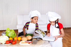 brother-sister-cooking